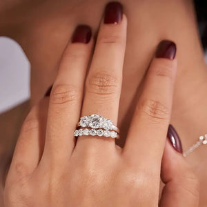 Aliança com Pedras de Diamantes Moissanites